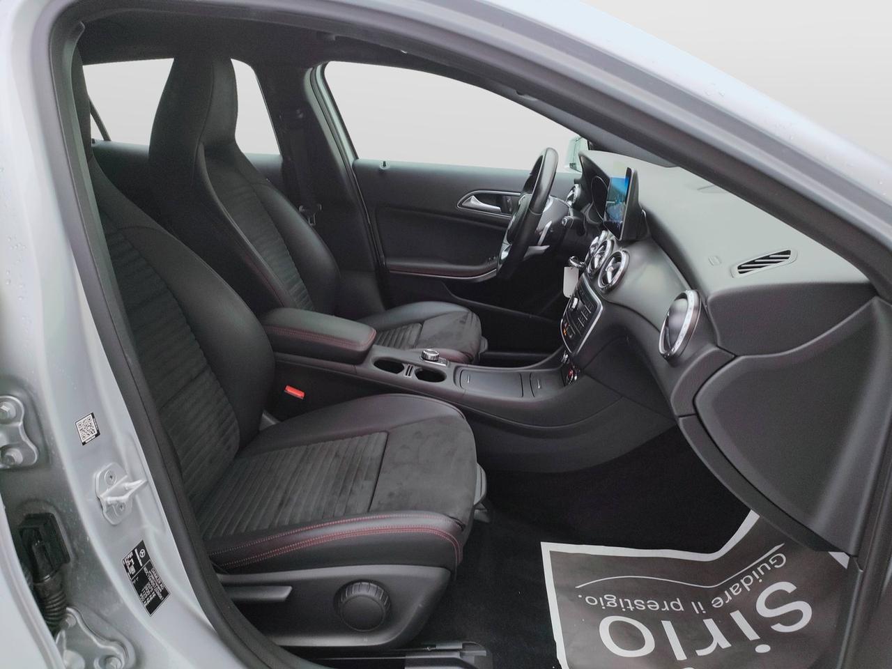 Mercedes-Benz GLA-X156 2014 - GLA 220 d Premium 4matic 177cv auto