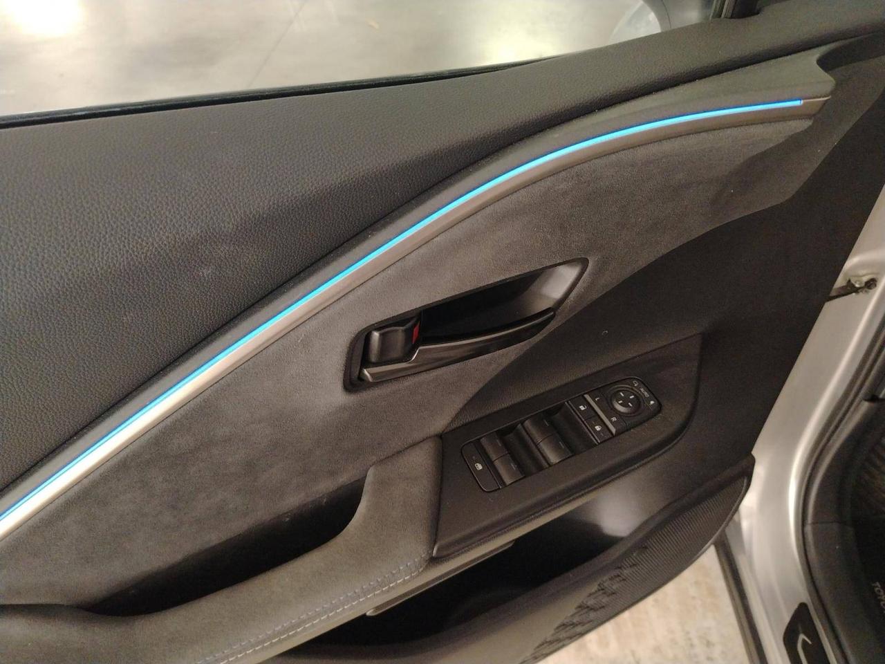 Toyota C-HR 2.0 hev Lounge fwd