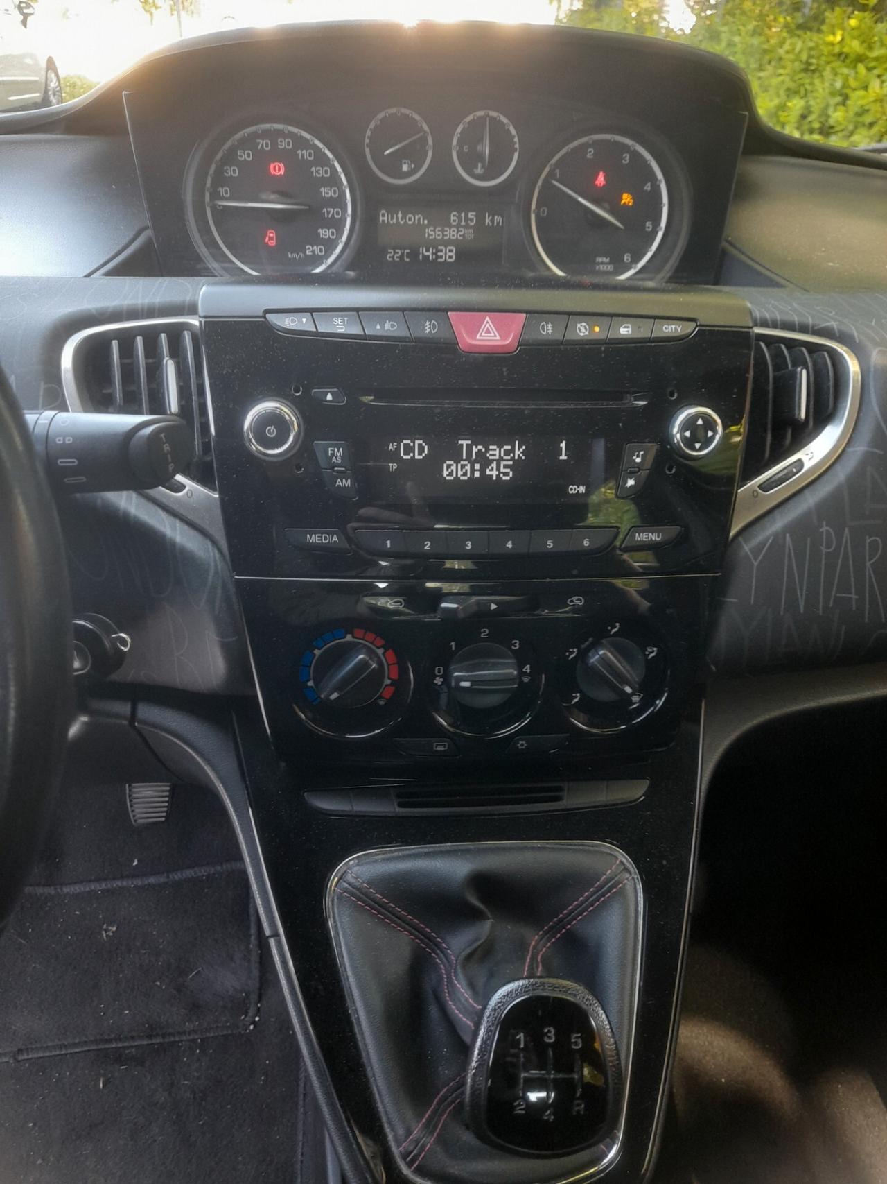 Lancia Ypsilon 1.3 MJT 16V 95 CV 5 porte