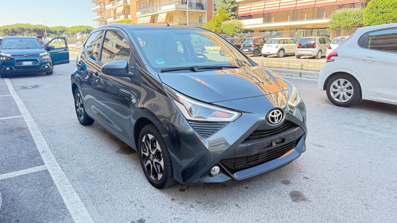Toyota Aygo 1.0 VVT-i 72 CV 5 porte x-play LED NAVI CAR PLAY KAMER PDC BLUETOOTH CERCHI 16
