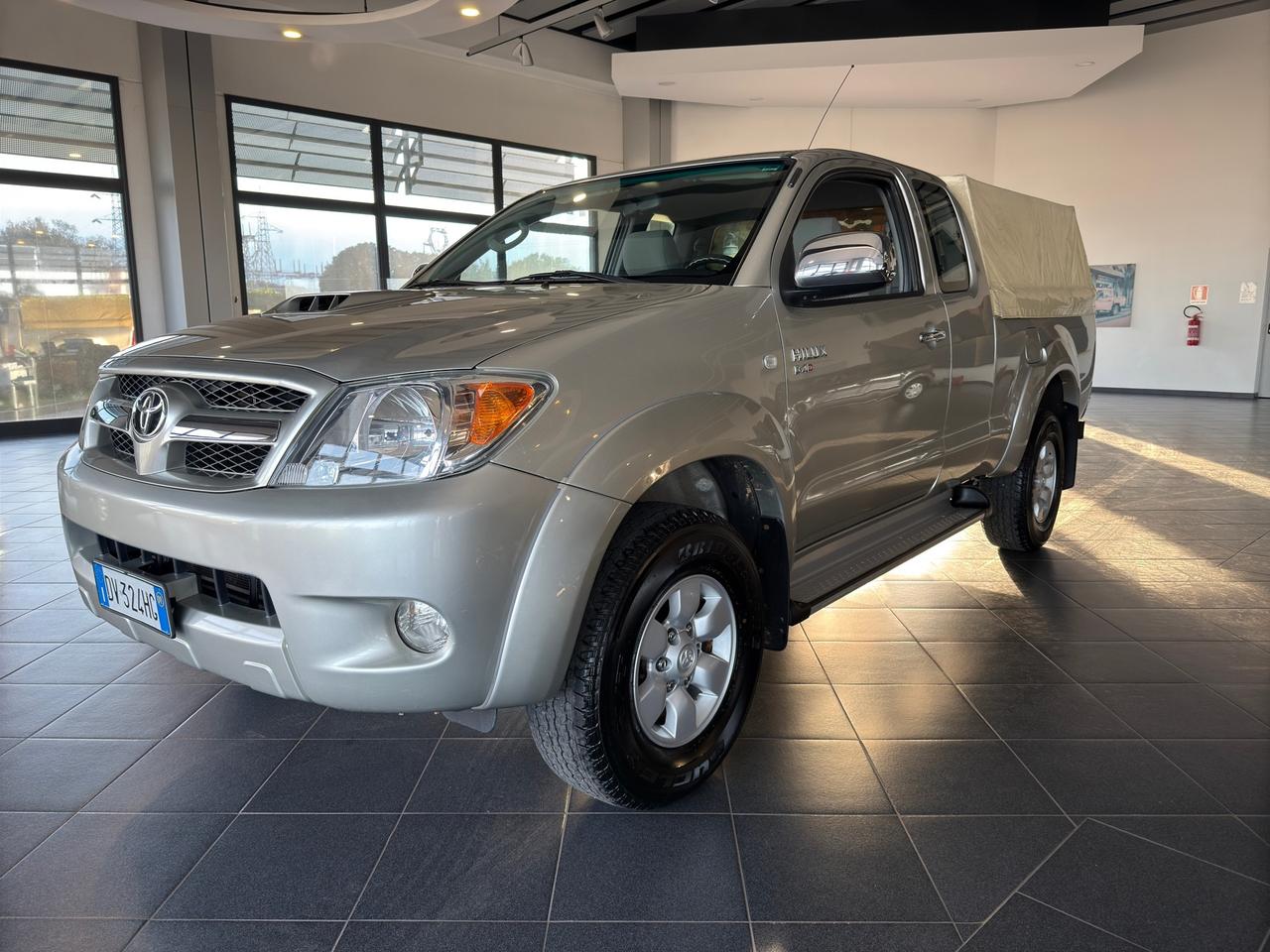 Toyota Hilux 2.5 D-4D 4WD 2p. Extra Cab SR GANCIO