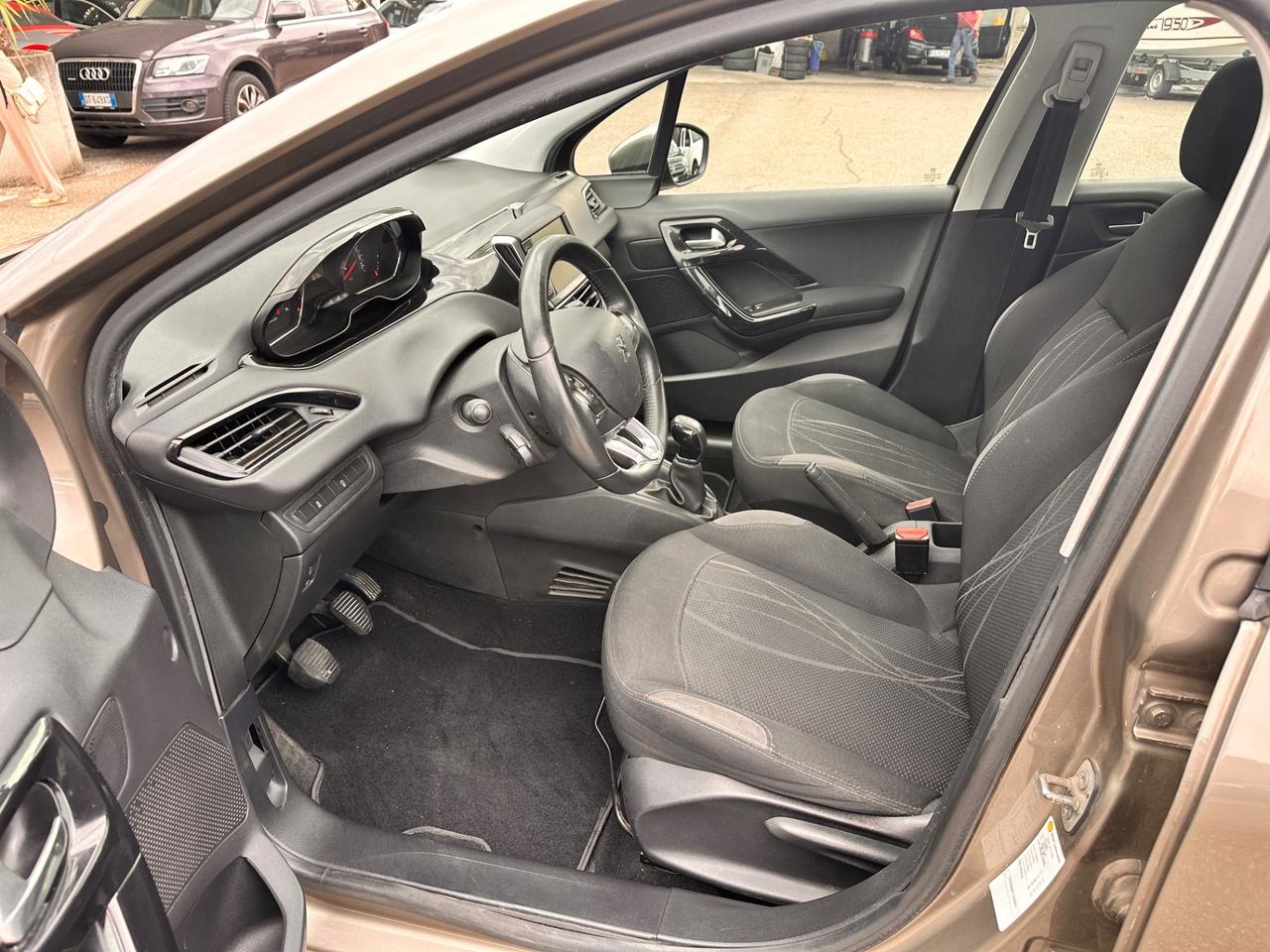 Peugeot 208 1.4 HDi 68 CV 5 porte Allure