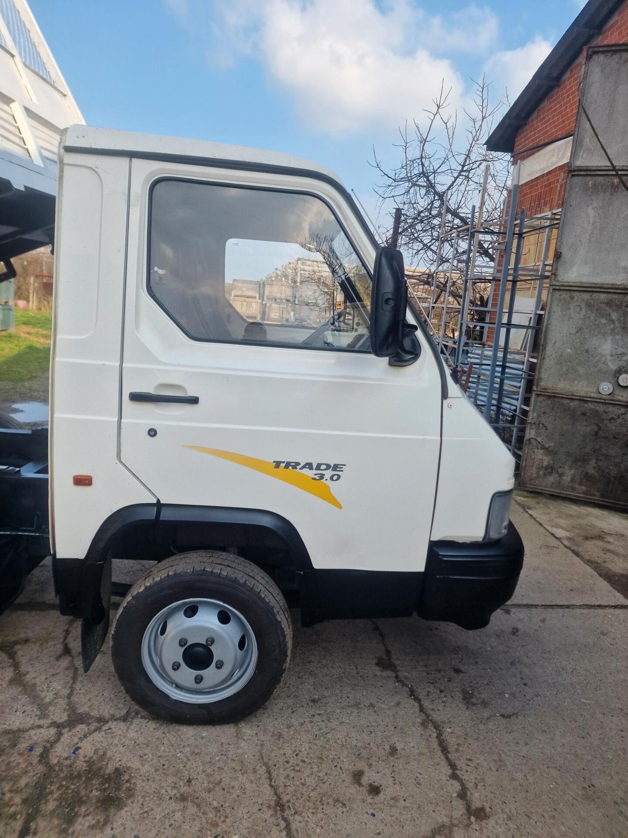 Nissan trade 3.0 td ribaltabile trilaterale