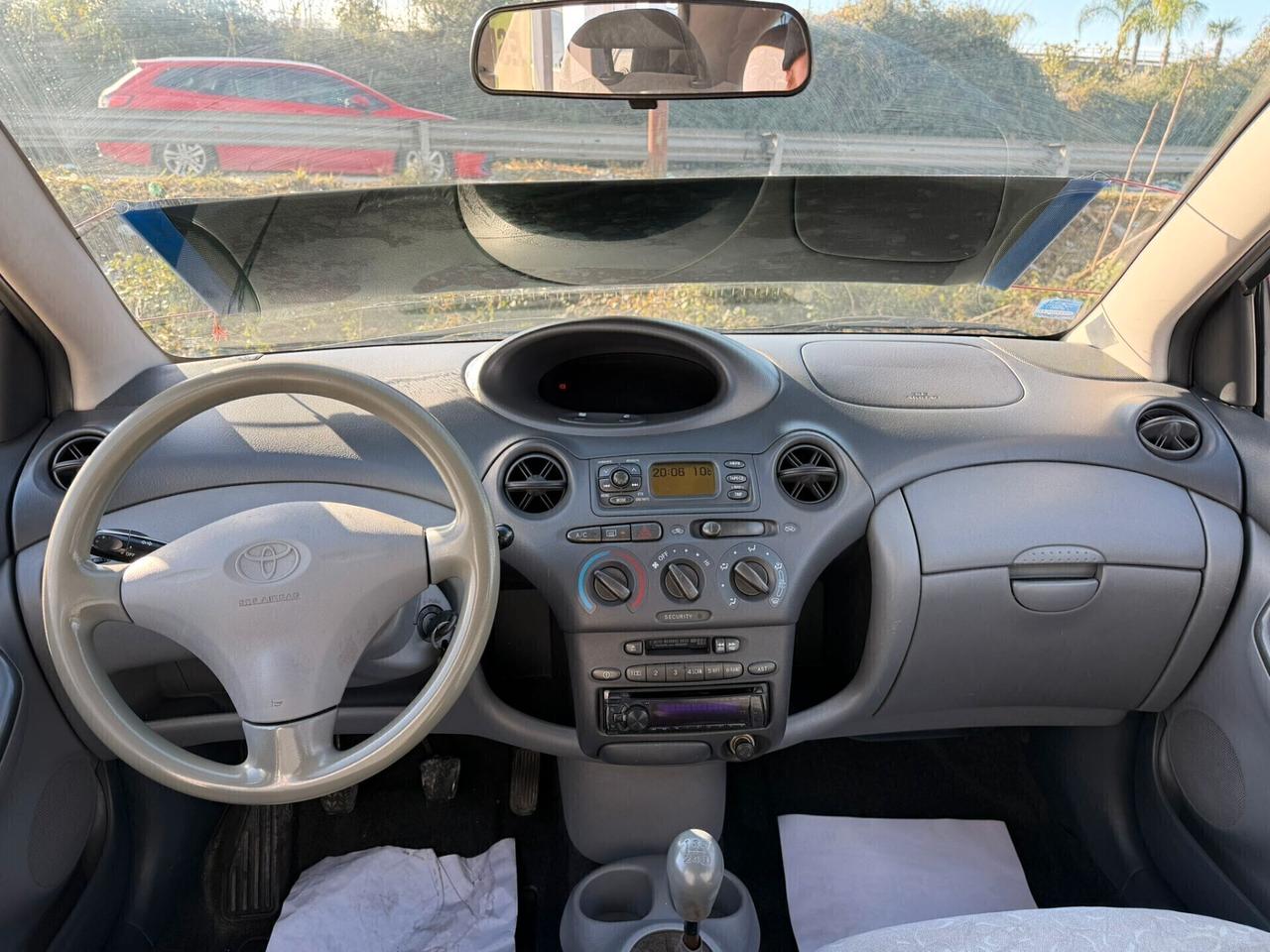 Toyota Yaris 1.0i 16V cat 5 porte Sol