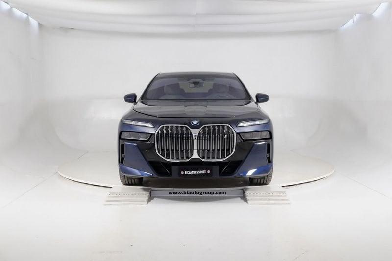 BMW Serie 7 G70 i7 xdrive60 MSport