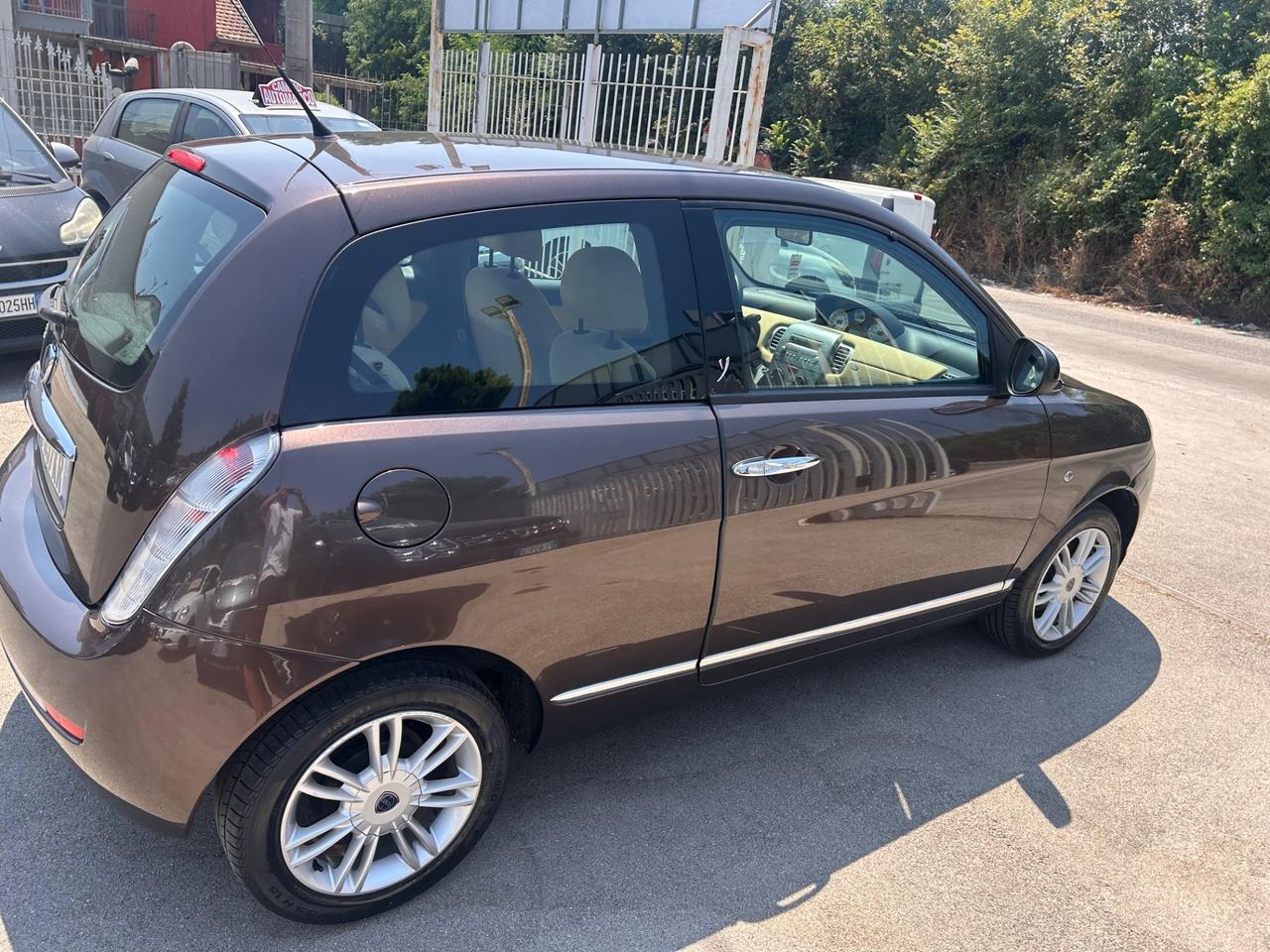 Lancia Ypsilon 1.2 69 CV 5 porte S&S Silver