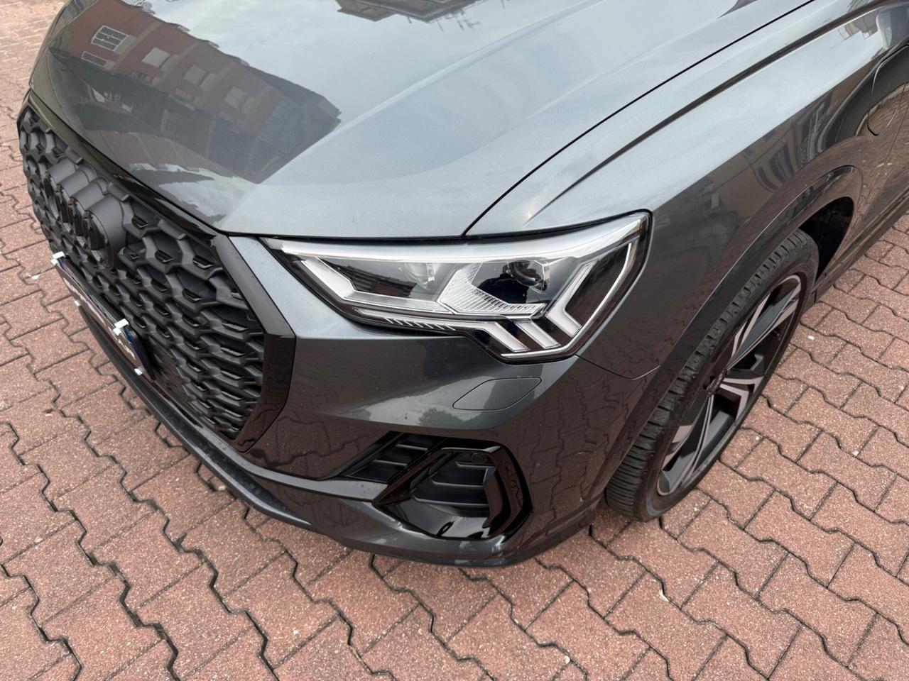 Audi Q3 Sportback 45 TFSI e S tronic Identity Black