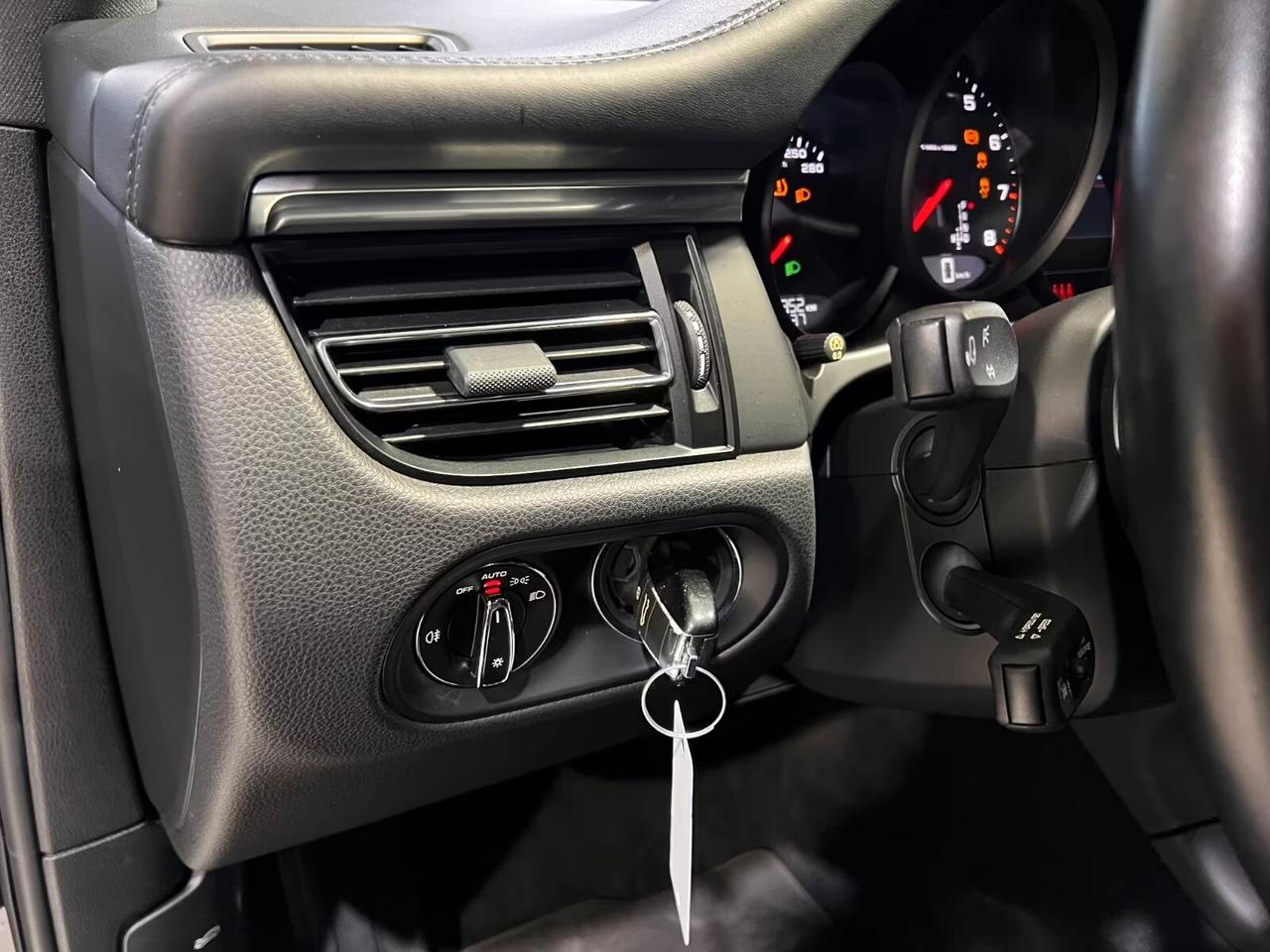 Porsche Macan 2.0 TETTO-NAVI-PELLE-TELECAMERA-SERVICE