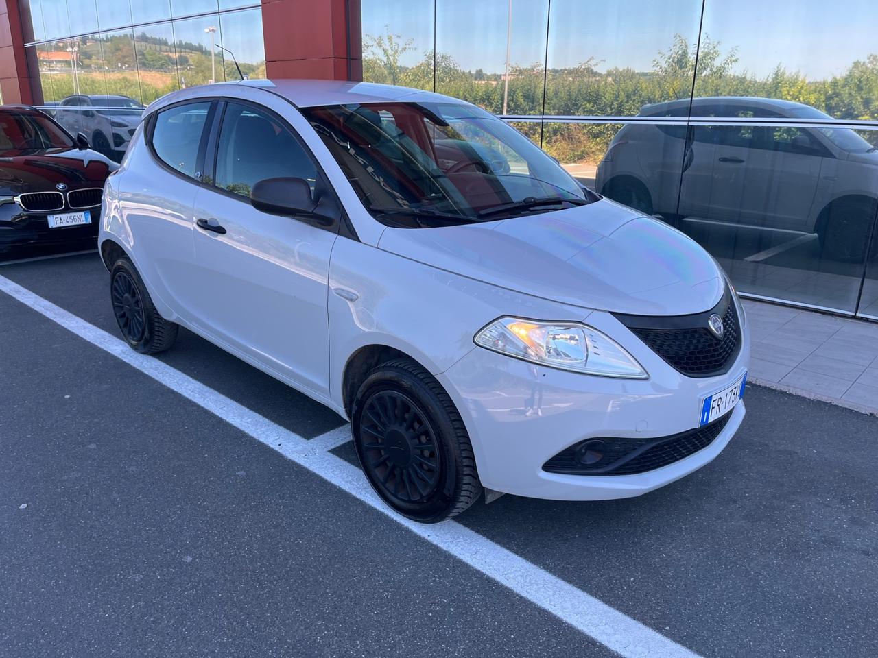 Lancia Ypsilon 0.9 TwinAir 85 CV 5 porte Metano Ecochic Platinum