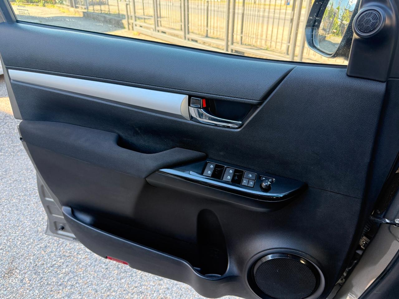 Toyota Hilux 2.4 D-4D A/T 4WD 4 porte Double Cab Executive