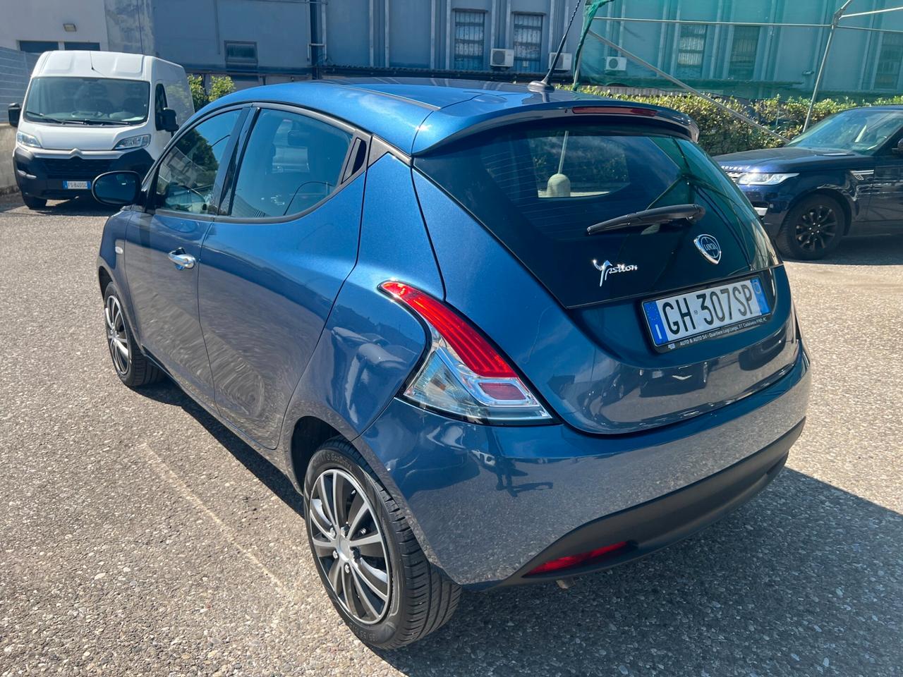 Lancia Ypsilon 1.0 FireFly 5 porte S&S Hybrid Silver