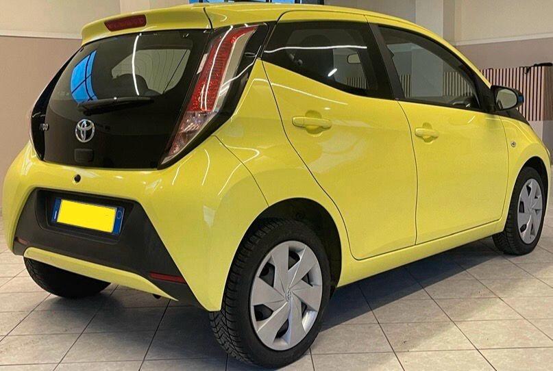 Toyota Aygo 1.0 VVT-i 69 CV 5 porte x-black TSS