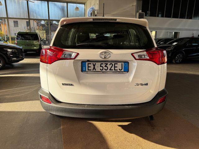 TOYOTA RAV 4 TD 2WD Style White Ed.