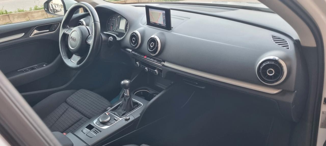 Audi A3 Sedan 1.6 TDI SLine full optionals ok neopatentati