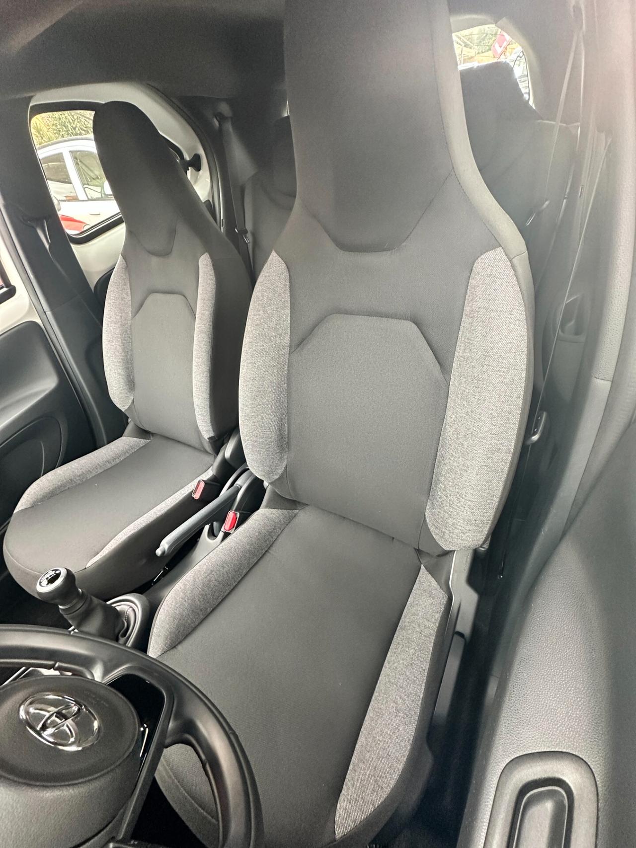 Toyota Aygo X 1.0 VVT-i 72 CV 5 porte Active CRUISE APPLE CAR PLAY MULTIFUNZIONE RE-CAMERA