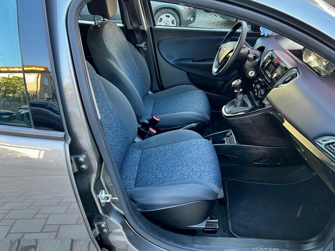 Lancia Ypsilon 1.0 FireFly 5 porte S&S Hybrid Oro