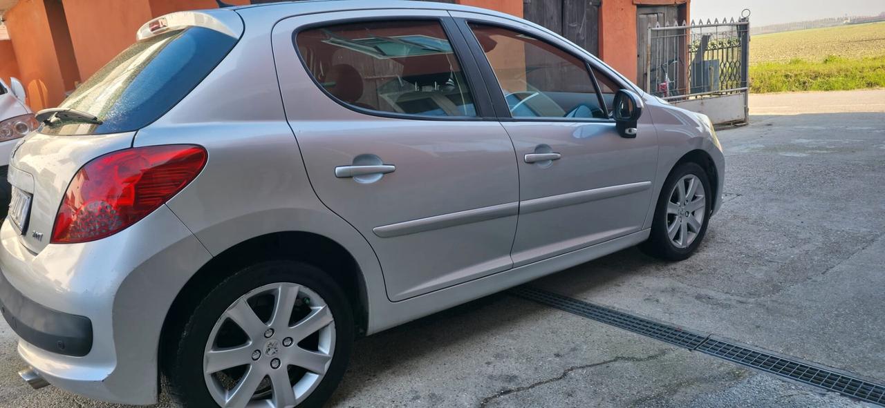 Peugeot 207 1.6 HDi 110CV 5p. Féline neopatentati