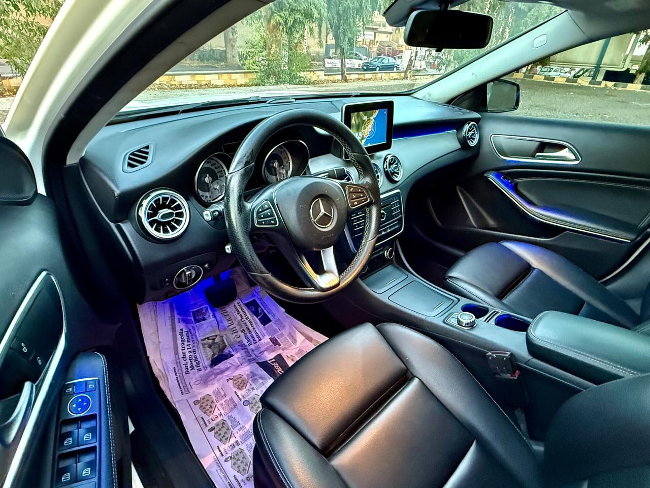 MERCEDES- BENZ GLA 200 D AUTOMATIC SPORT