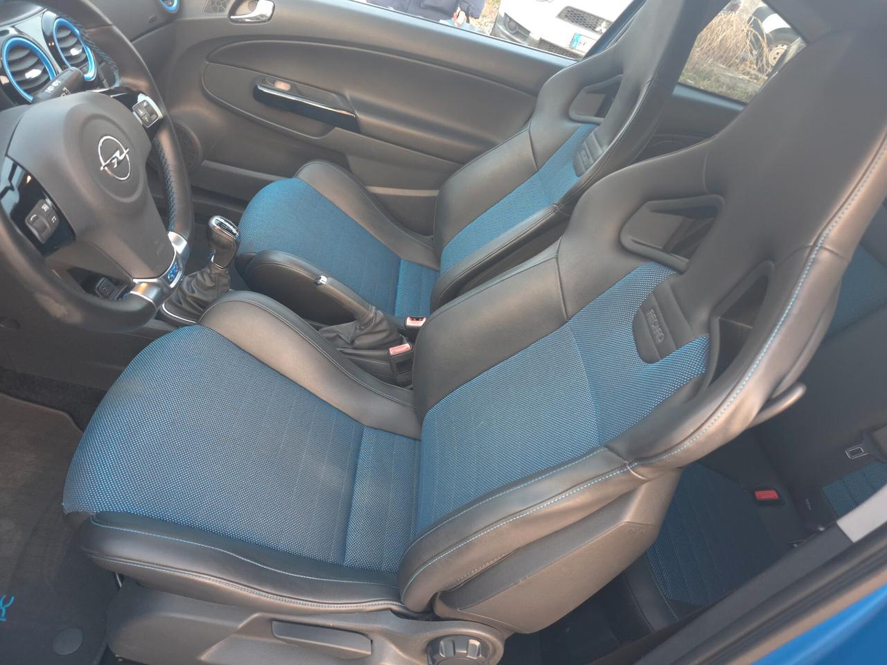 Opel Corsa 1.6 T 192CV 3 porte OPC