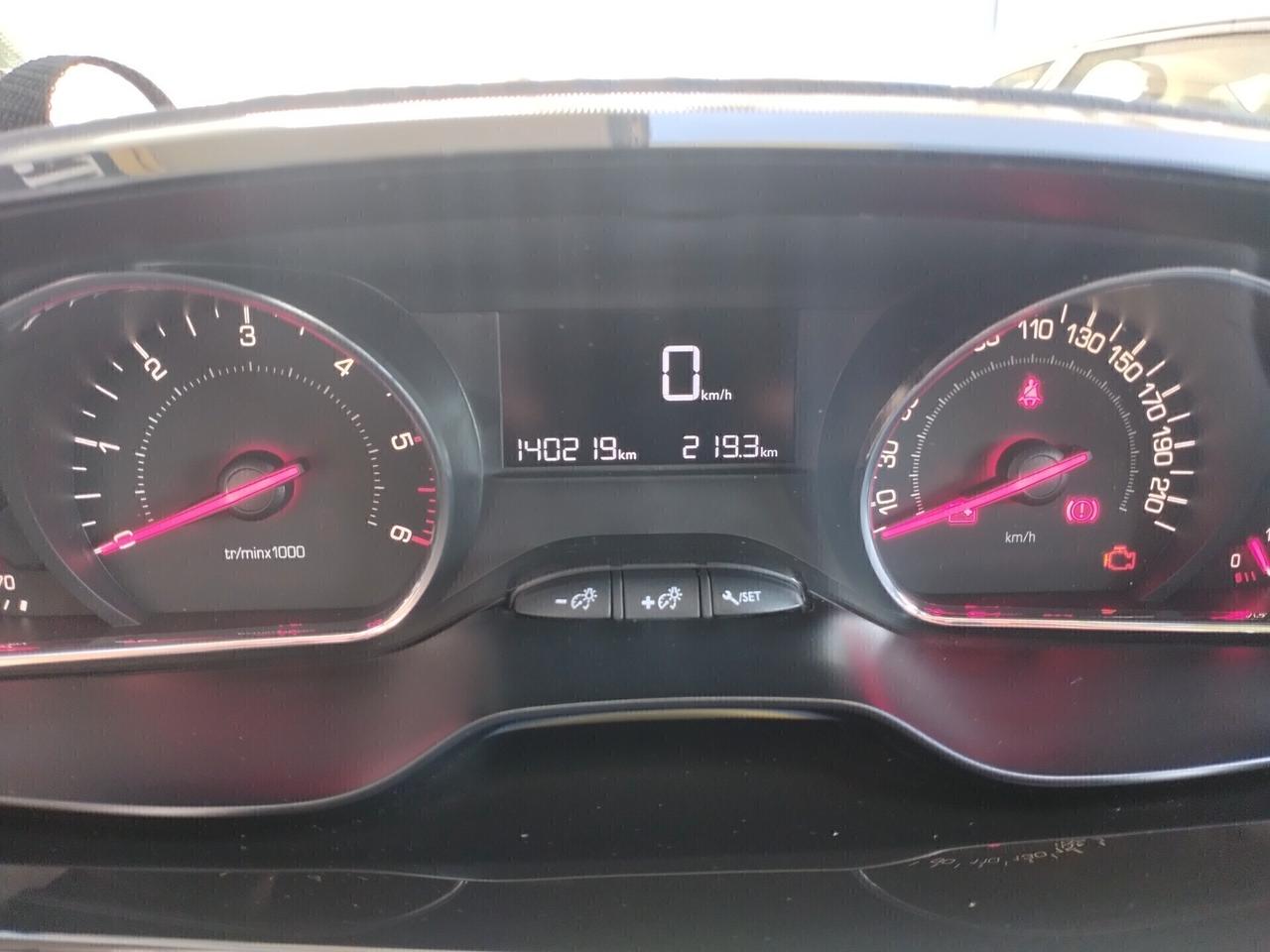 Peugeot 208 1.4 HDi 68 CV 5 porte Allure