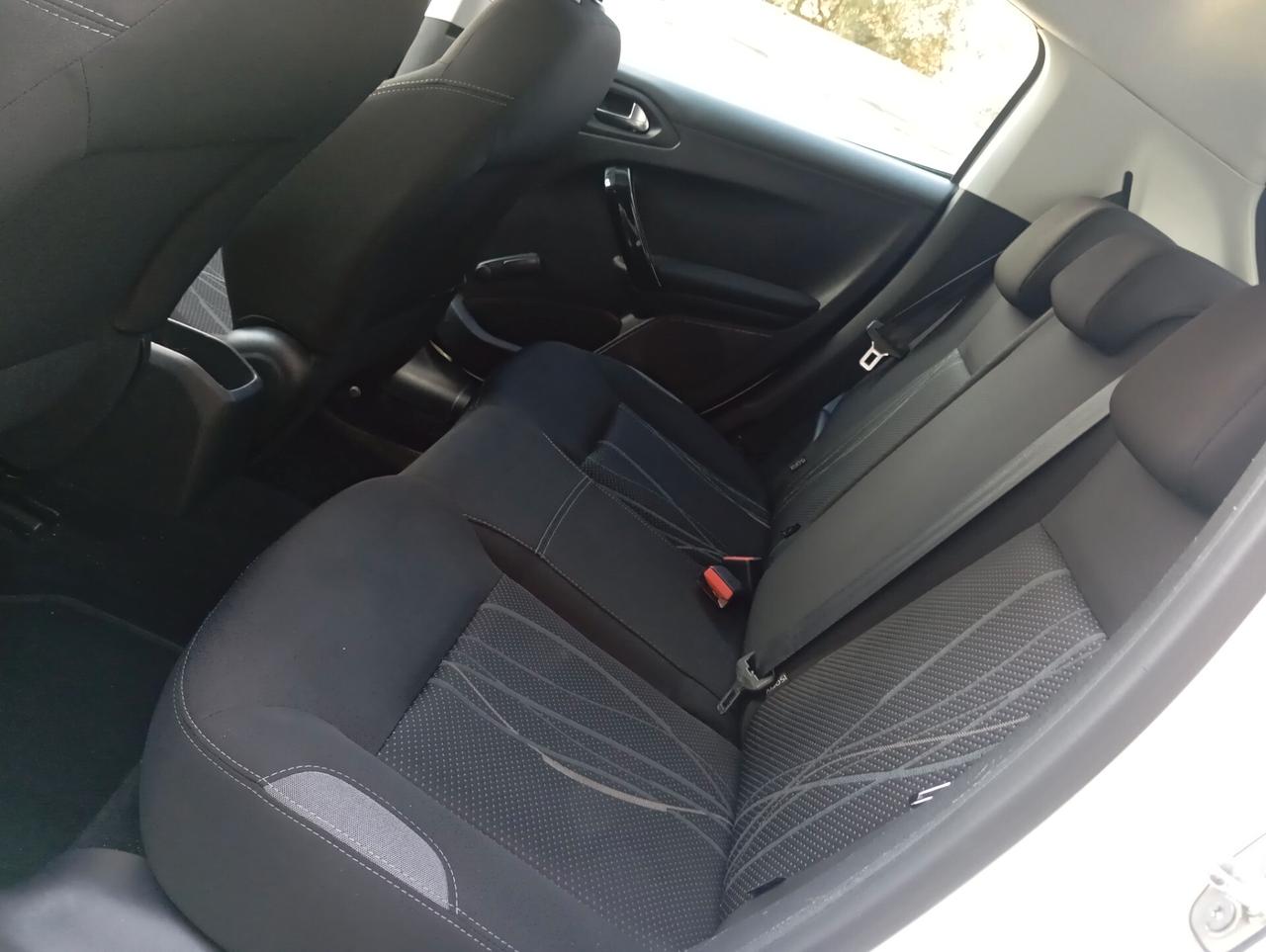 Peugeot 208 1.4 HDi 68 CV 5 porte BLACK pack UNIPRO BEN TENUTA