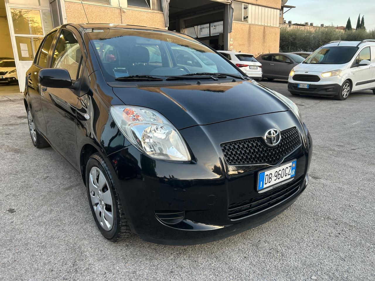 Toyota Yaris 1.0 5 porte Sol