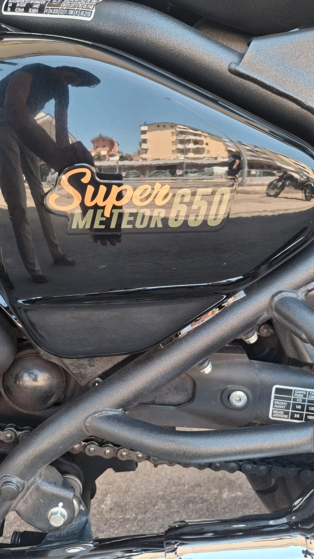 Royal Enfield Super Meteor astral 650 classic