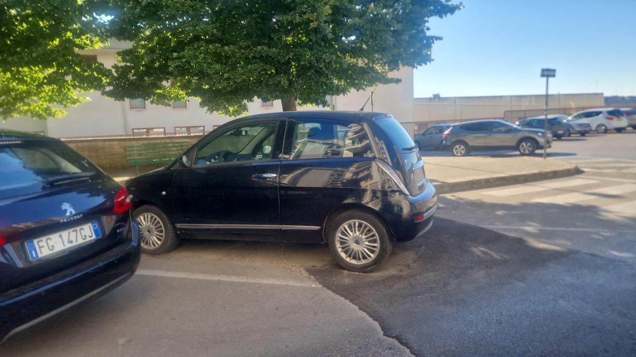 Lancia Ypsilon 1.3 MJT 75 CV Argento