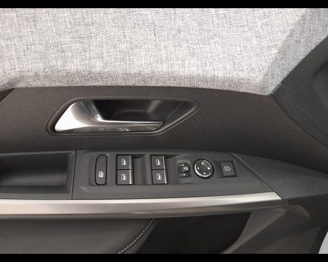 PEUGEOT 3008 1.2 hybrid GT 136cv e-dcs6