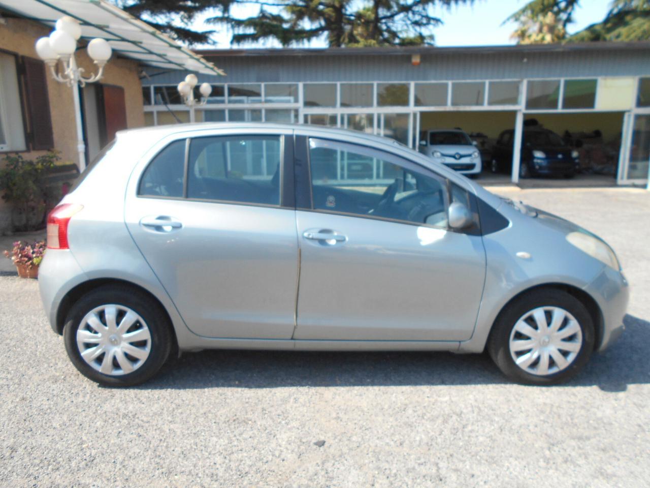 Toyota Yaris 1.3 5 porte 5 posti