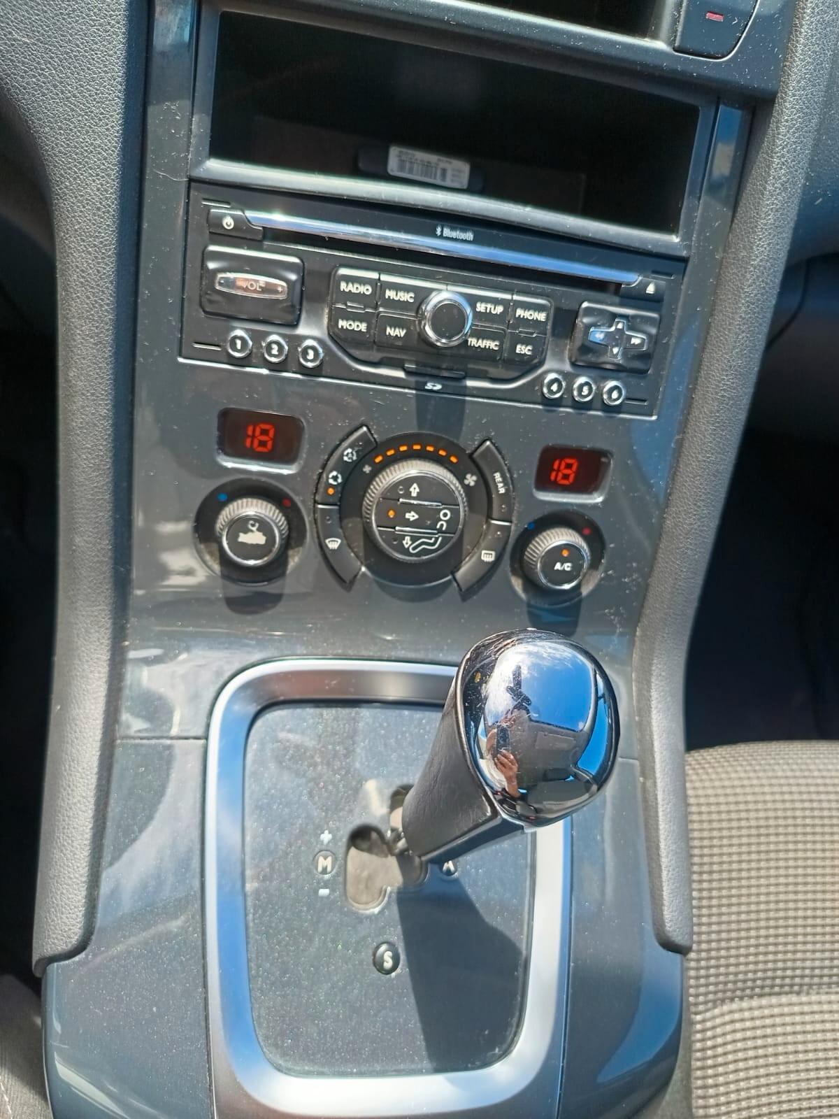 Peugeot 5008 1.6 HDi 110CV cambio robotizzato Féline