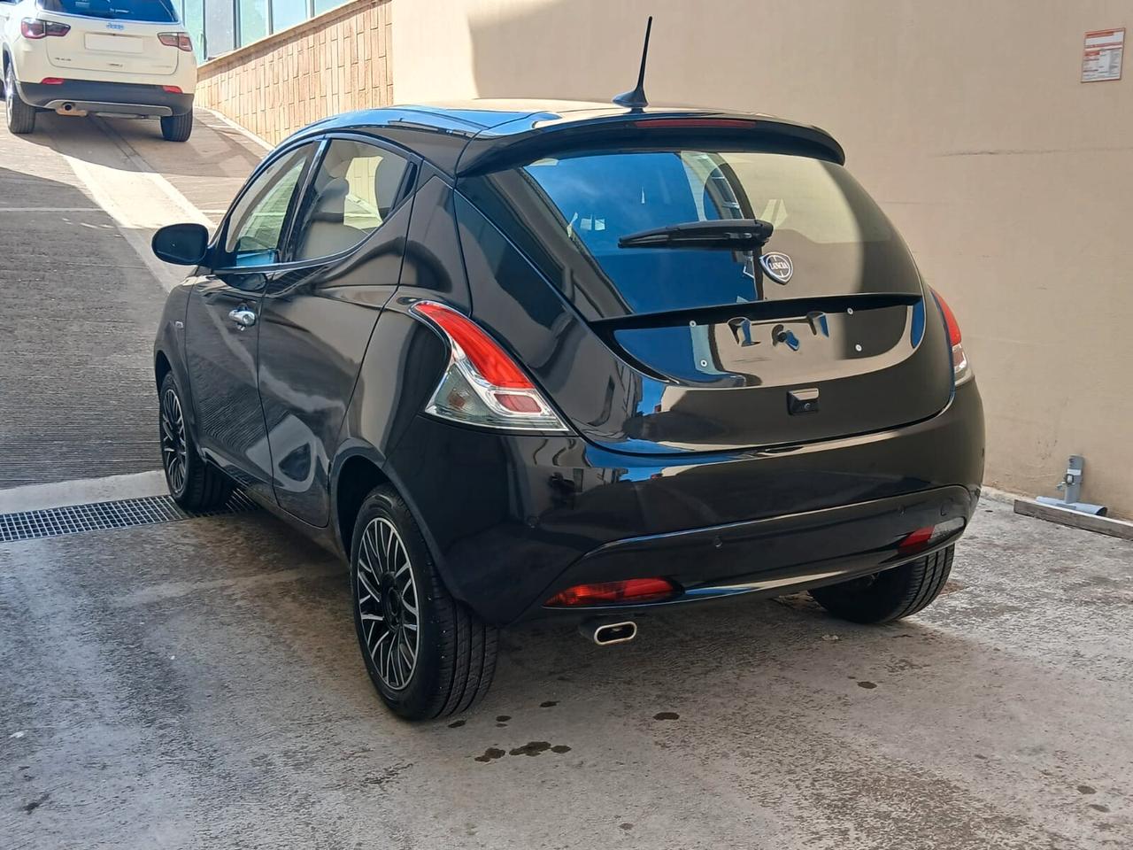 Lancia Ypsilon 1.0 FireFly 5 porte S&S Hybrid Platino