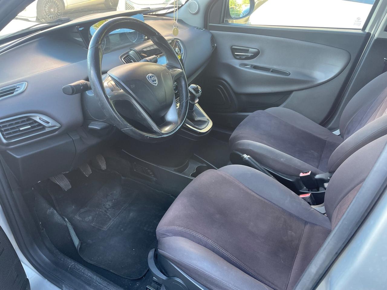 Lancia Ypsilon 1.2 69 CV 5 porte S&S Silver