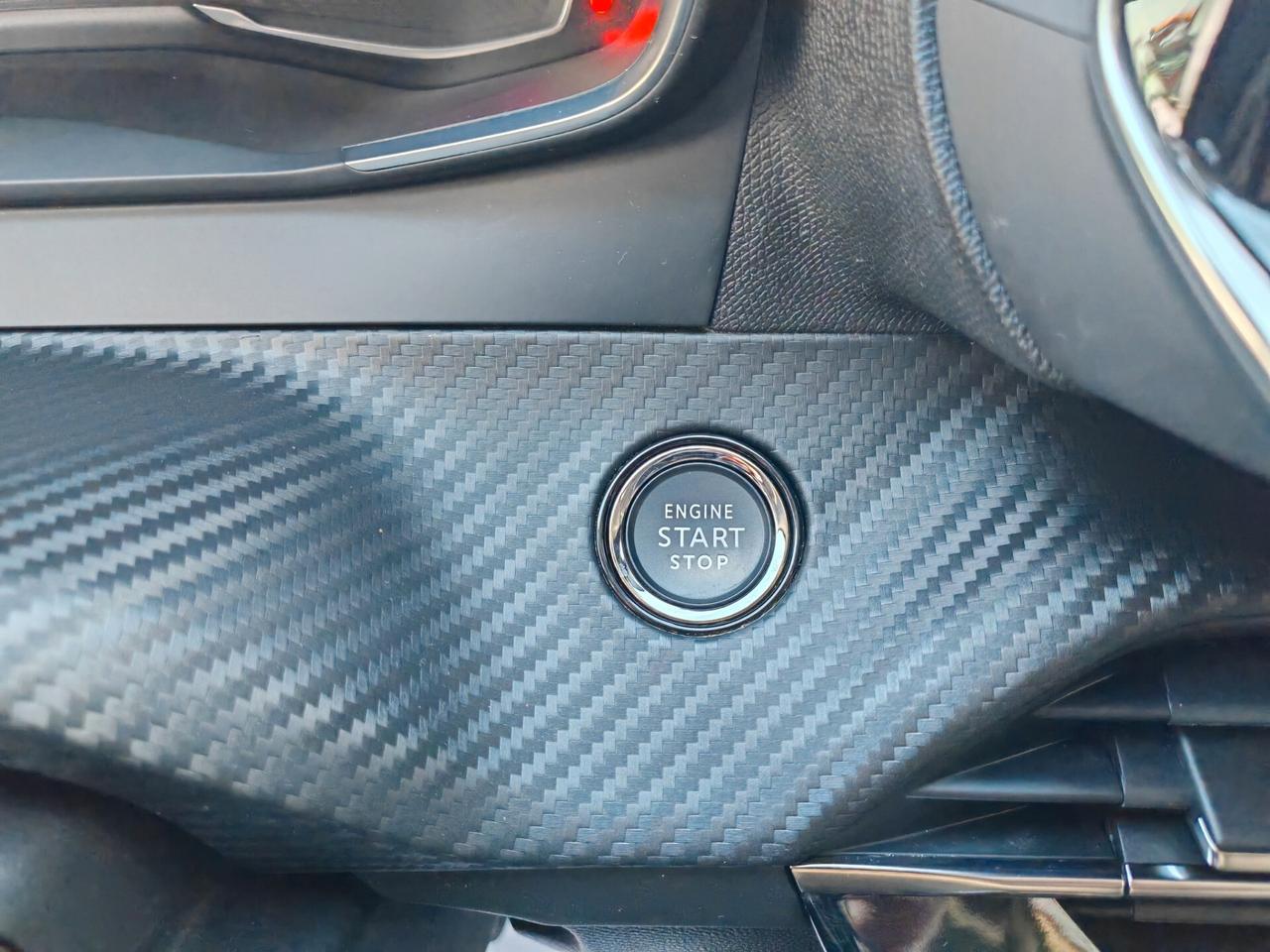 Peugeot 2008 1,5 diesel 12/2021 Cv110