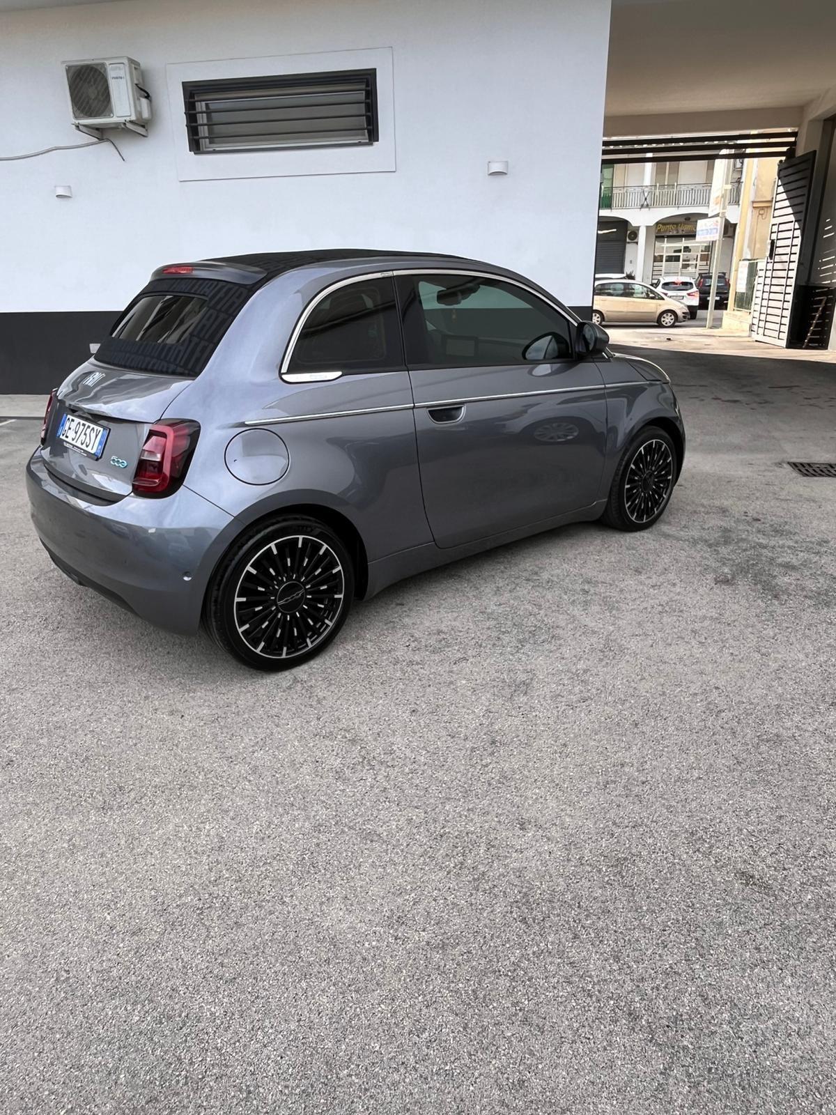 Fiat 500 500e Cabrio 42 kWh La Prima