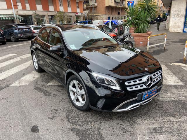 MERCEDES-BENZ GLA 200 d Automatic Premium