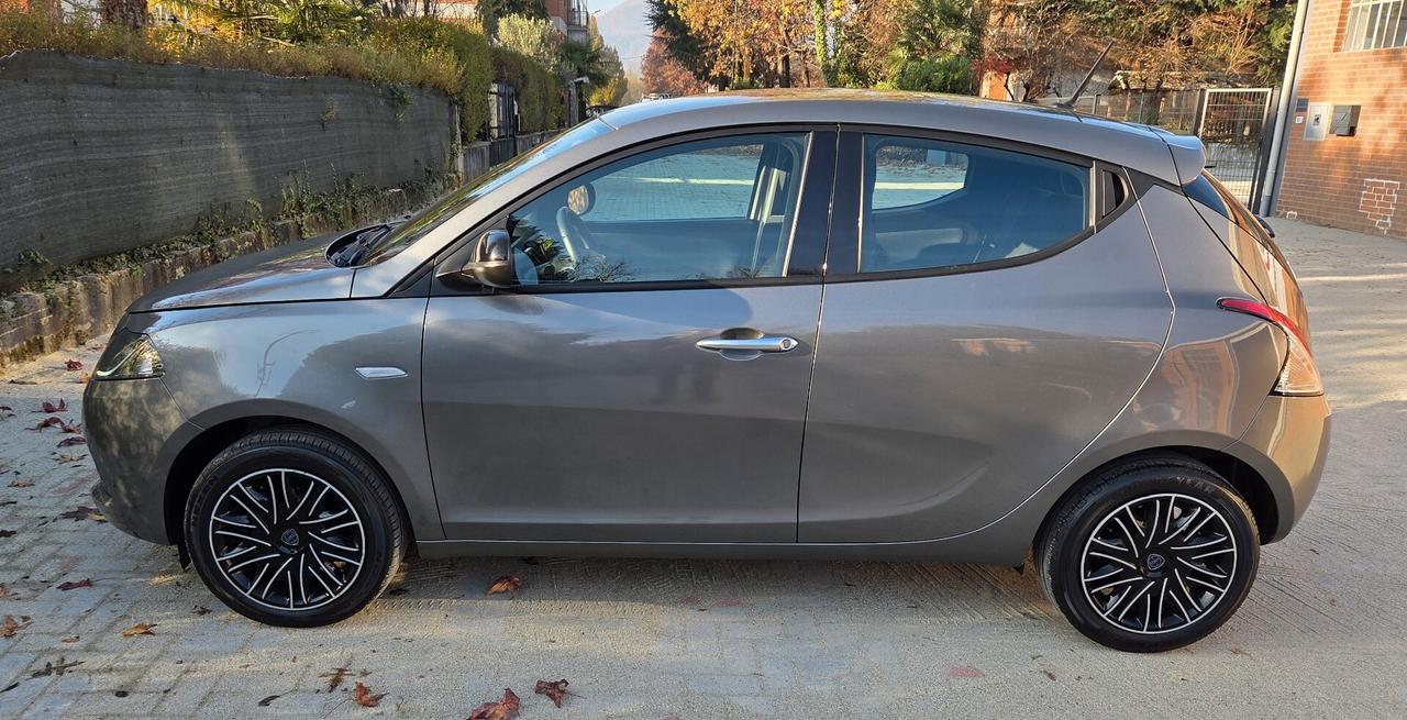 Lancia Ypsilon 1.0 FireFly Hybrid 70cv 5 porte S&S Gold