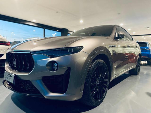 MASERATI Levante V6 Diesel 275 CV AWD Gransport Black Tetto,