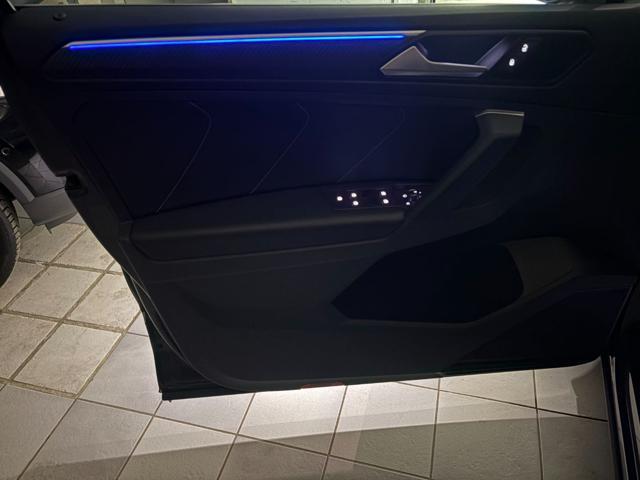 VOLKSWAGEN Tiguan 2.0 TDI 150 CV SCR DSG R-Line LUCI AMBIENTE