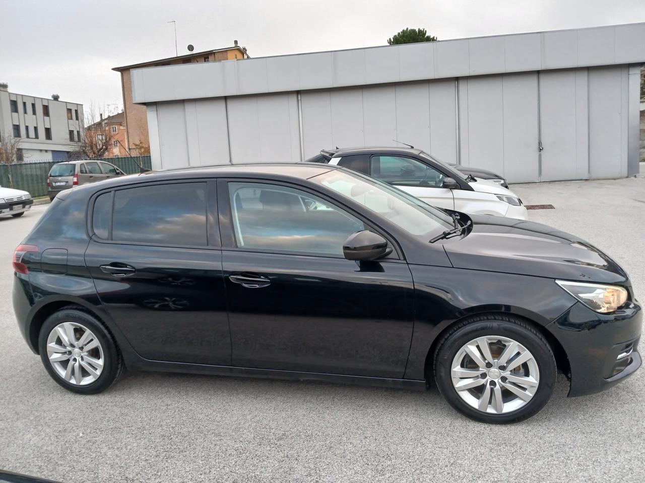 Peugeot 308 HDI 102CV 2019 BERLINA