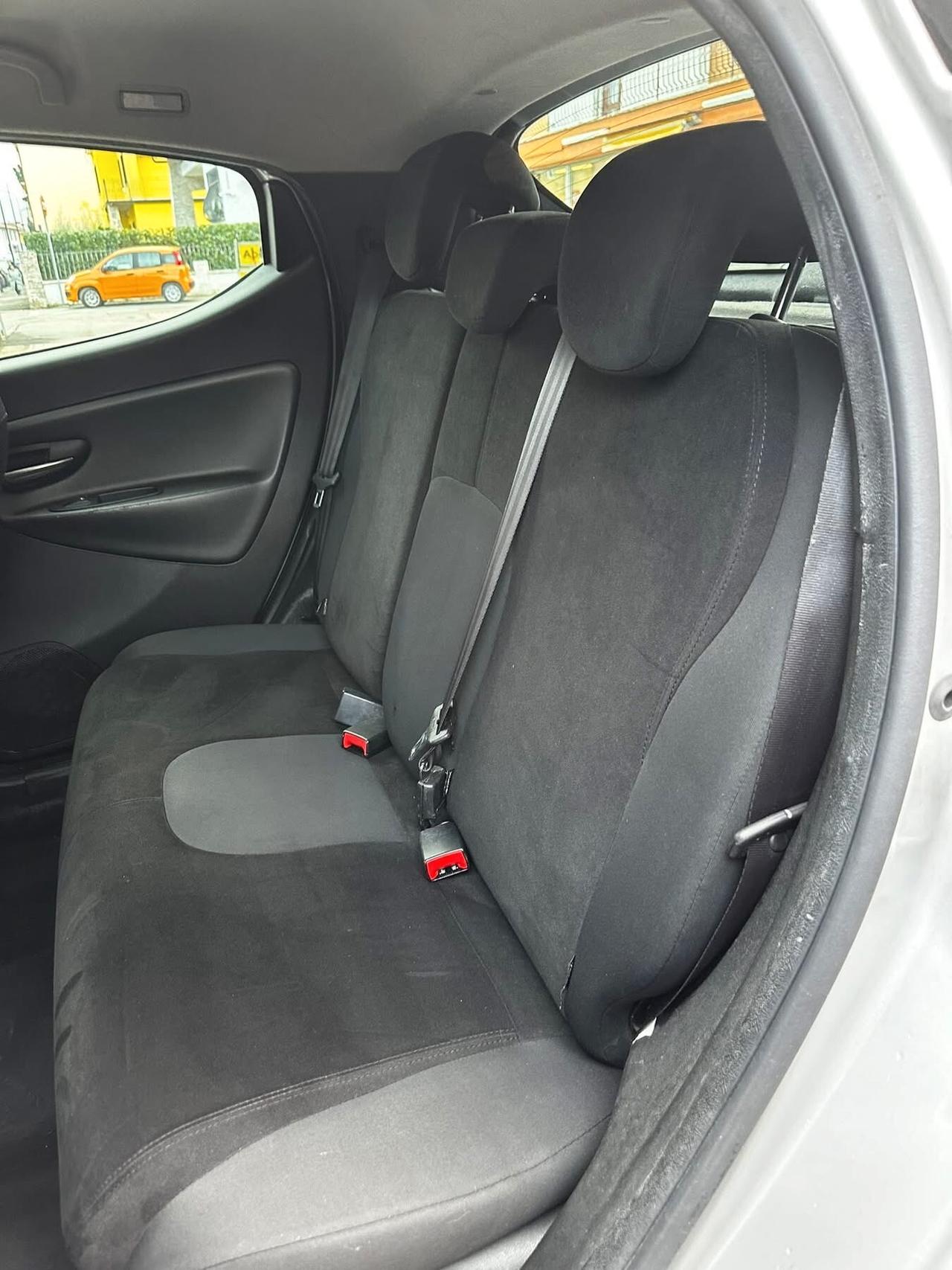 Lancia Ypsilon 0.9 TwinAir 85 CV 5 porte S&S Silver NEOPATENTATI