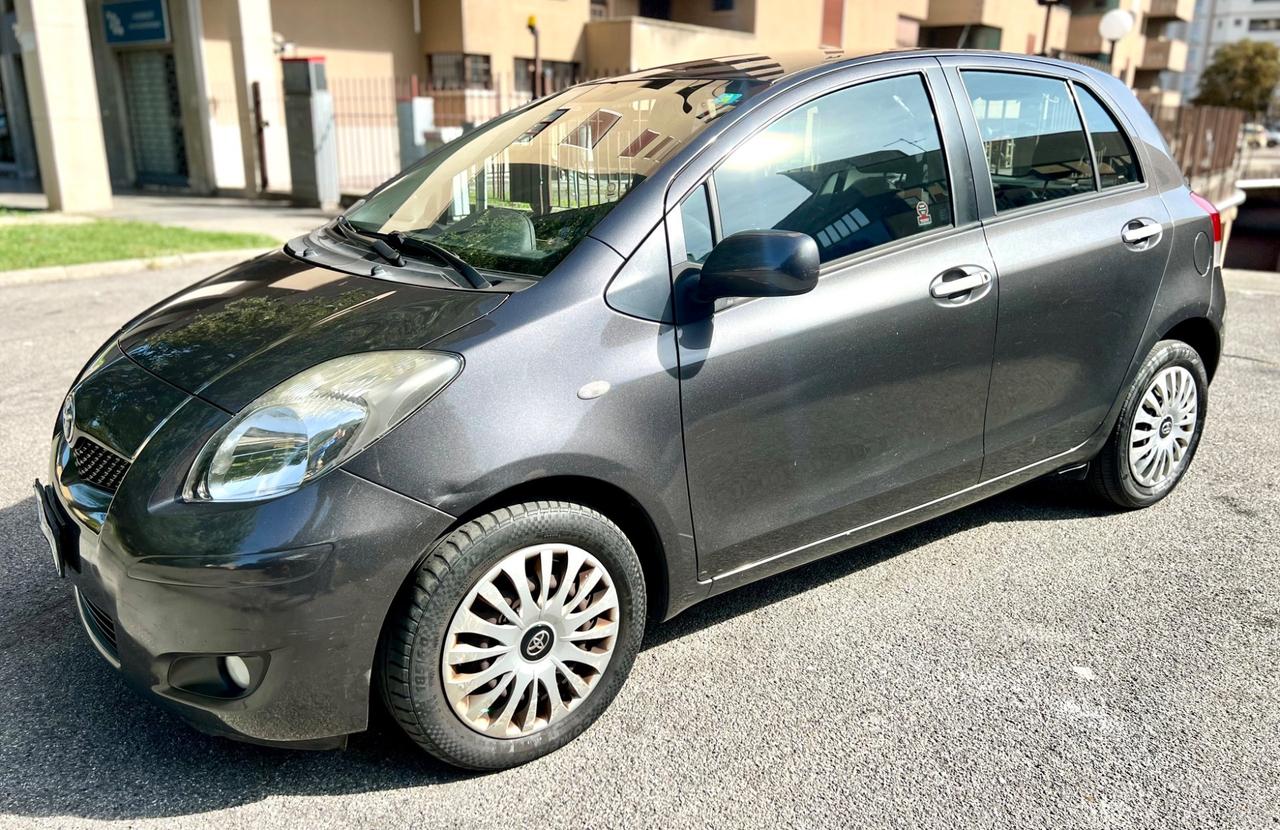Toyota Yaris 1.3 benzina €5 CAMBIO AUTOMATICO ok neopatentati