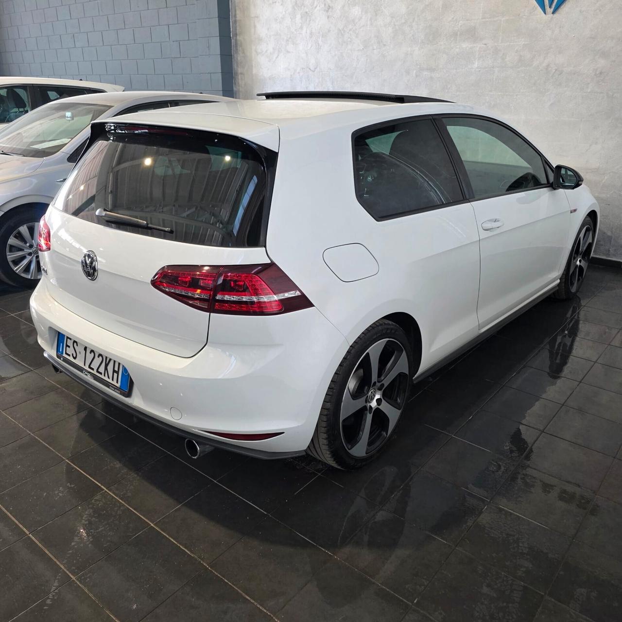 Volkswagen Golf GTI 2.0 TFSI