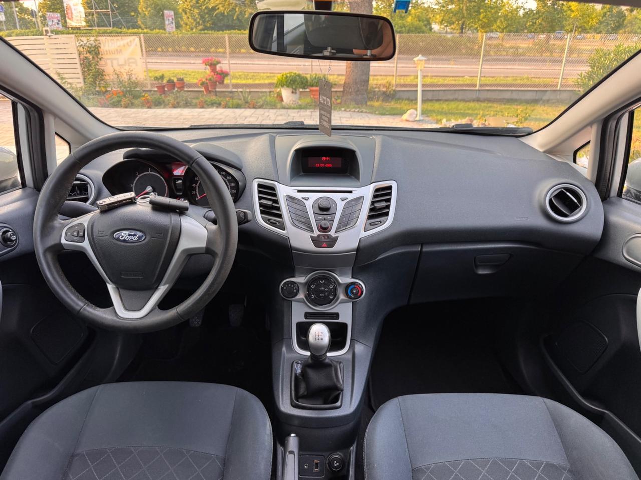 Ford Fiesta Ikon 1.4 TDCi 70CV 5 porte OK NEOPATENTATI