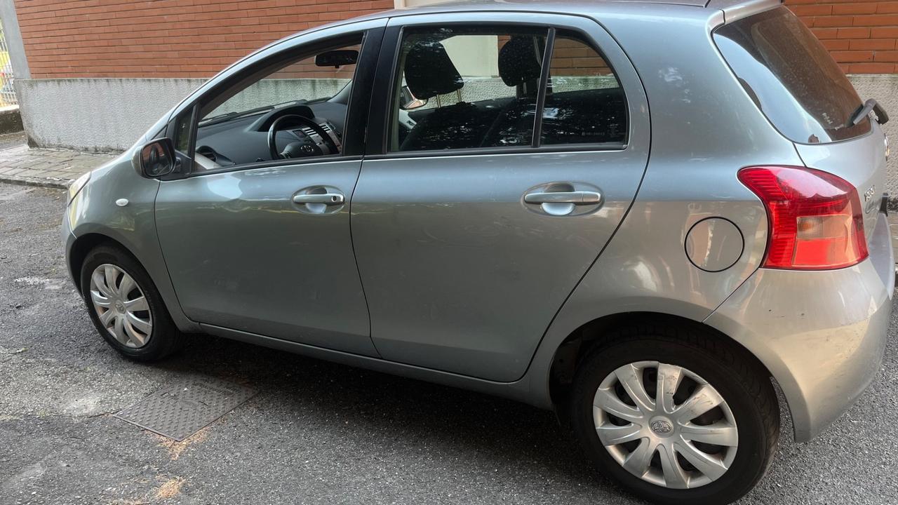 Toyota Yaris 1.0 5 porte Sol