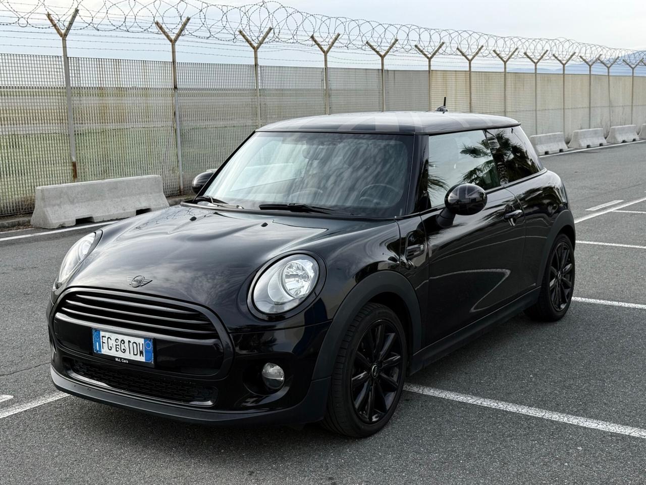 Mini 1.5 Cooper D 116 CV-AUTOM-BLACK EDITION