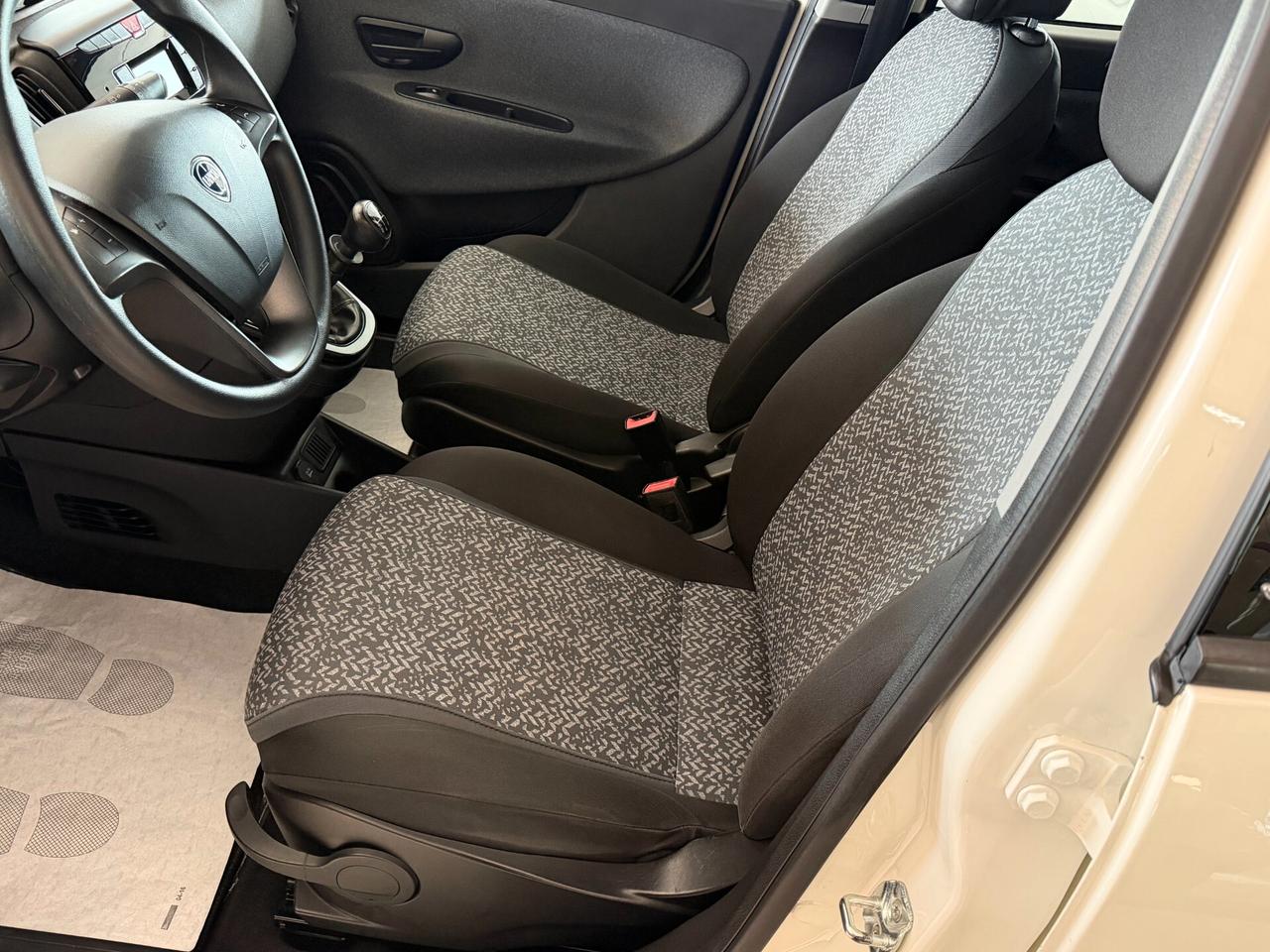 Lancia Ypsilon 1.2 69 cv. ELEFANTINO BLU