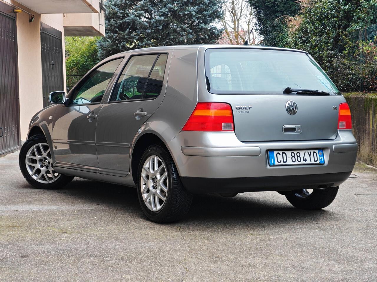 Volkswagen Golf 1.6 BENZINA 105cv Highline / 81.000km