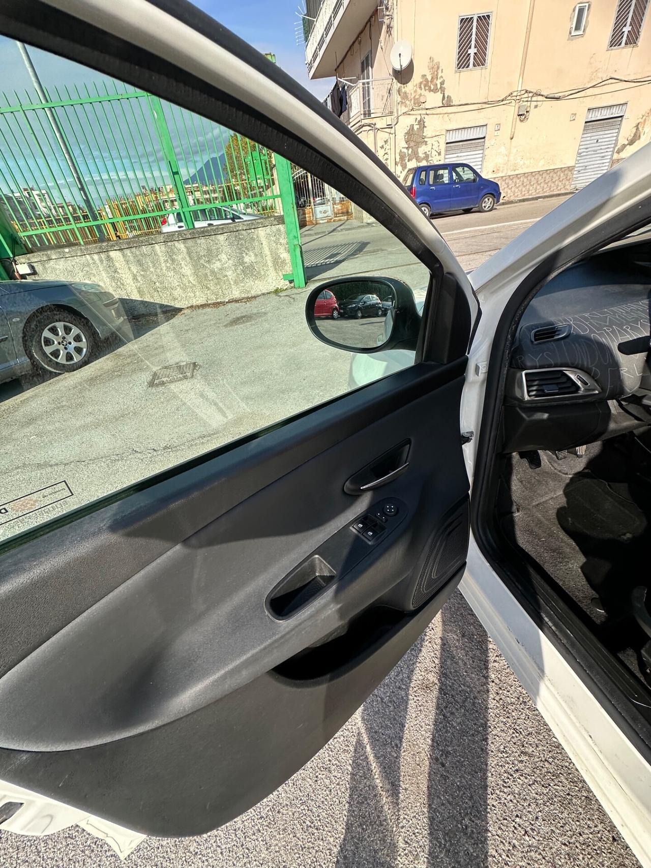 Lancia Ypsilon 0.9 TwinAir 85 CV 5 porte Metano Ecochic Gold