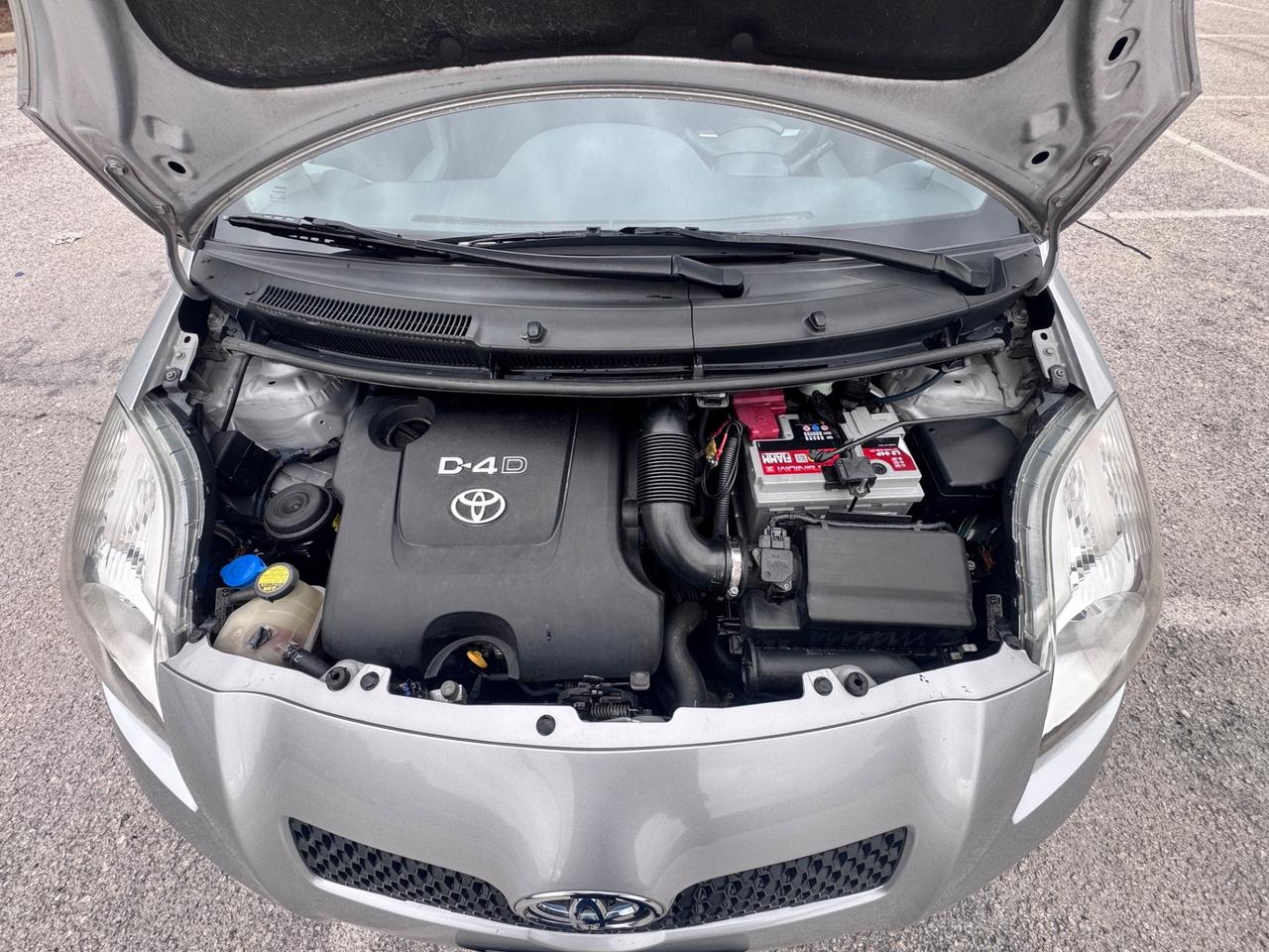 Toyota Yaris 1.4 D-4D 5 porte M-MT Sol automatica.